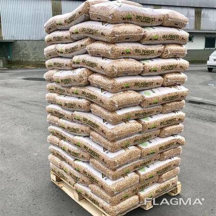 Sacs de 15 kg contenant des granulés de bois de pin